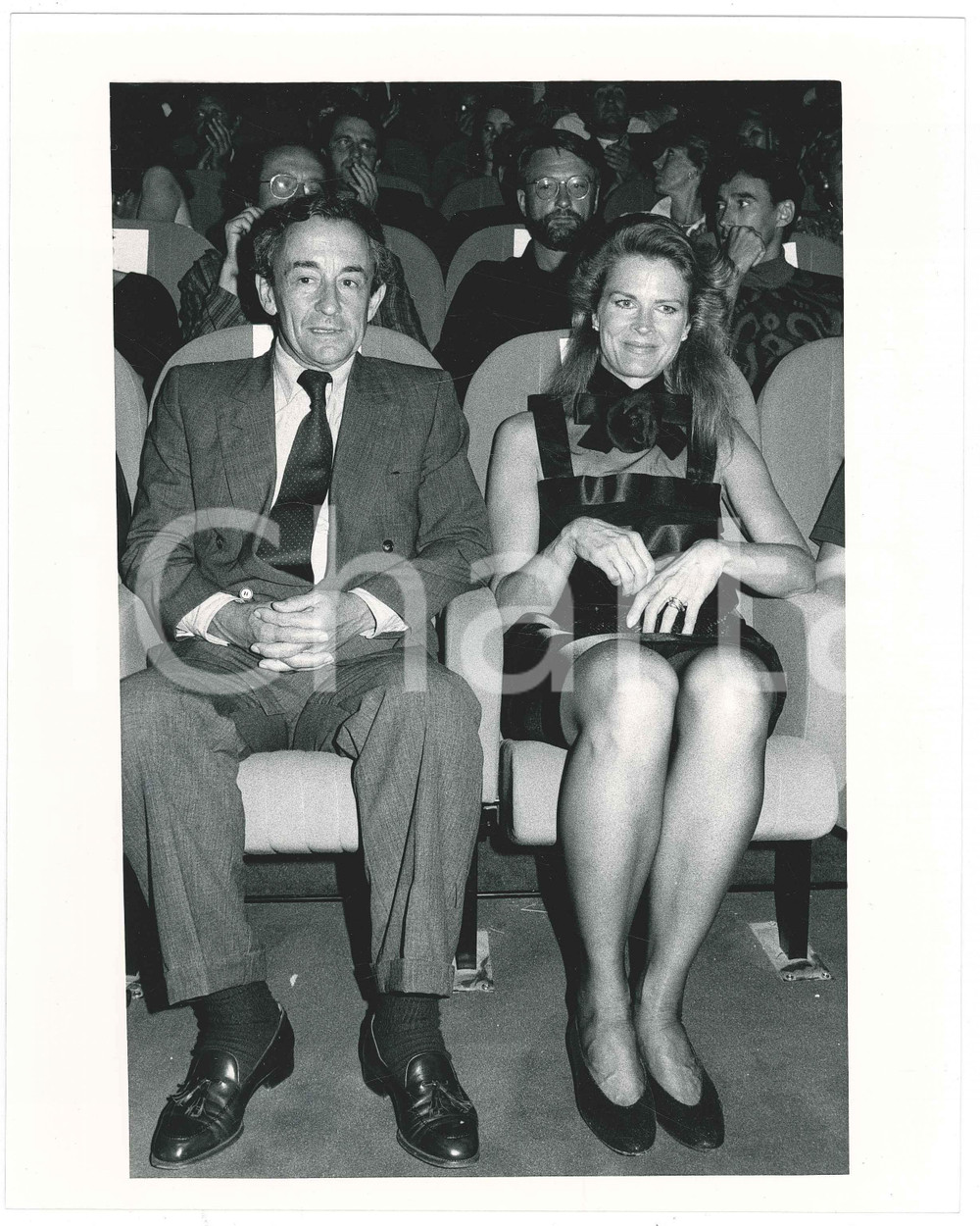 Fotografia d epoca originale 1990 ca CINEMA Candice BERGEN Louis MALLE durante una proiezione  Foto 2 1