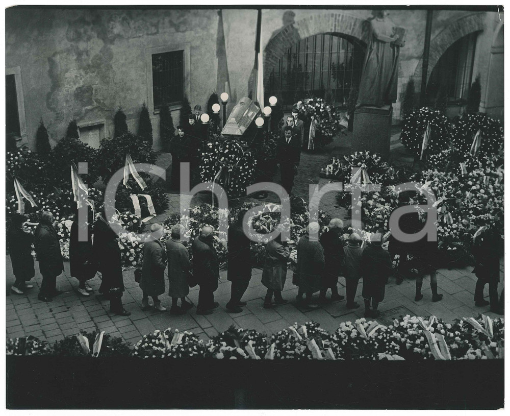 Fotografia d epoca originale 1969 PRAGA  Università  Carolinum  Funerali Jan PALACH 3 Foto RARA 25x20 cm 1