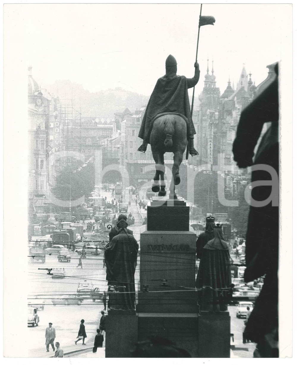 Fotografia d epoca originale 1968 PRIMAVERA DI PRAGA Piazza San Venceslao  Mezzi militari Foto 20x25 cm 1
