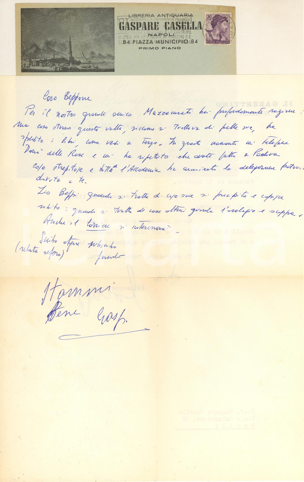 1961 NAPOLI Lettera libraio Gaspare CASELLA - Giuseppe LONGO *Autografo Lettera interamente autografa del celebre editore e libraio Gaspare Casella, scritta sul verso di una lettera a lui inviata dal giornalista Giuseppe Longo, direttore de "Il Gazzettino" (con firma autografa di Longo).Busta illustrata intestata "Gaspare Casella - Libreria Antiquaria - Napoli", viaggiata. PAGINE: 1  FAIR/discreto piegatura centrale d'epoca  originale e autentica 1