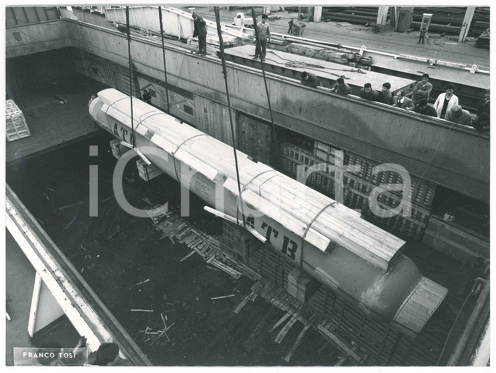 Fotografia d epoca originale 1975 ca Ditta Franco TOSI LEGNANO  ATB Italia  Imbarco reattore raffineria 1 1