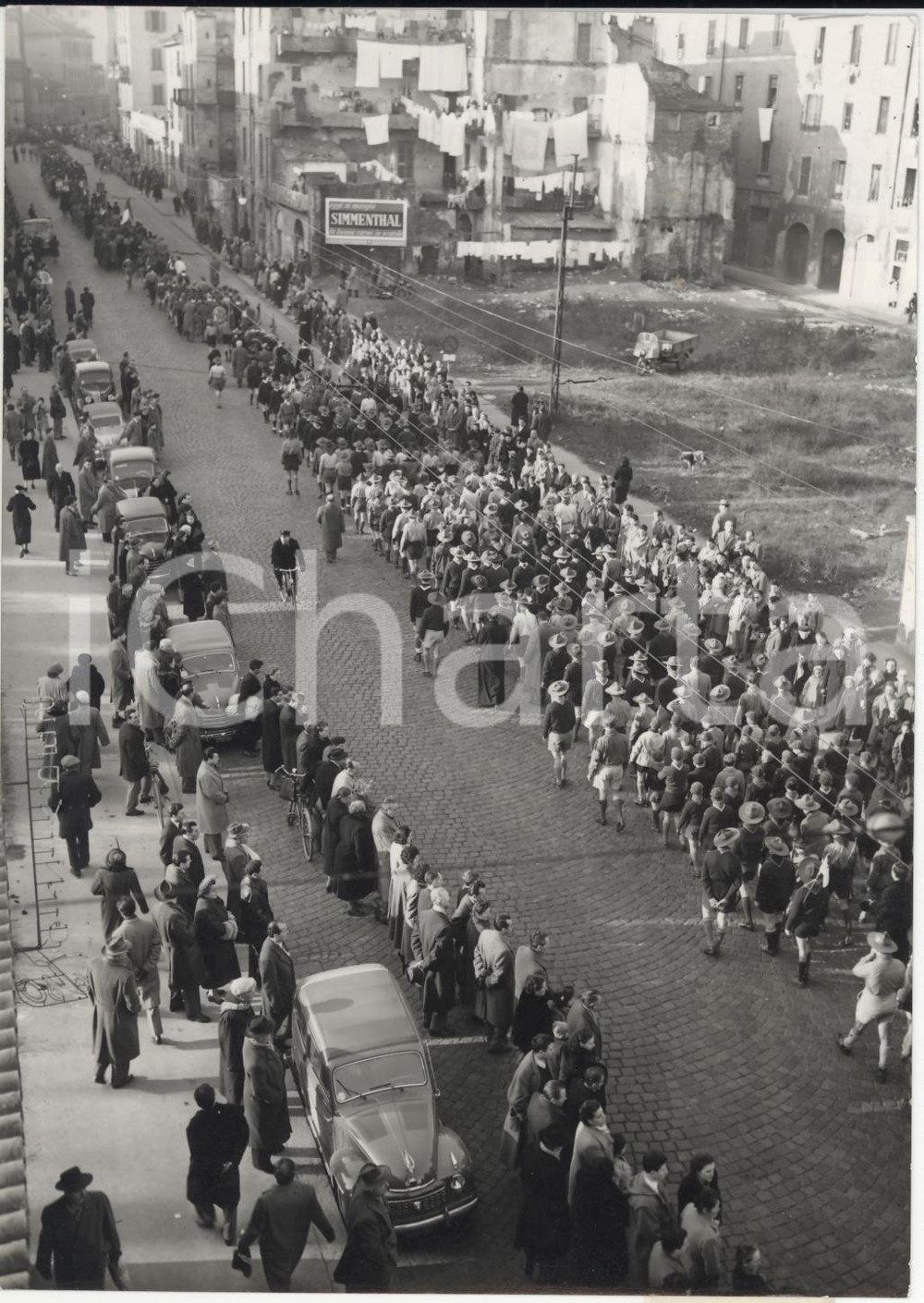 Fotografia d epoca originale 1954 MILANO Funerali dei tre boy scouts morti in Val Formazza Foto 13x18 cm 1
