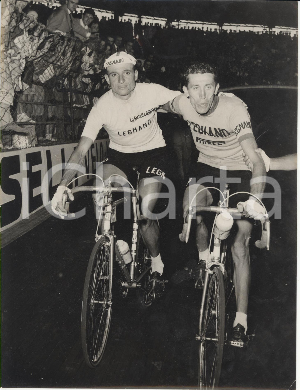 Fotografia d epoca originale 1958 GIRO D ITALIA 21 tappa CICLISMO Ercole BALDINI Ugo MASSOCCO Foto 24x18 cm 1