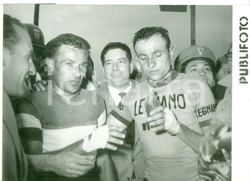 Fotografia d epoca originale 1957 GIRO DELLA CAMPANIA Ciclismo  Vincitore Giorgio ALBANI con Ercole BALDINI 1
