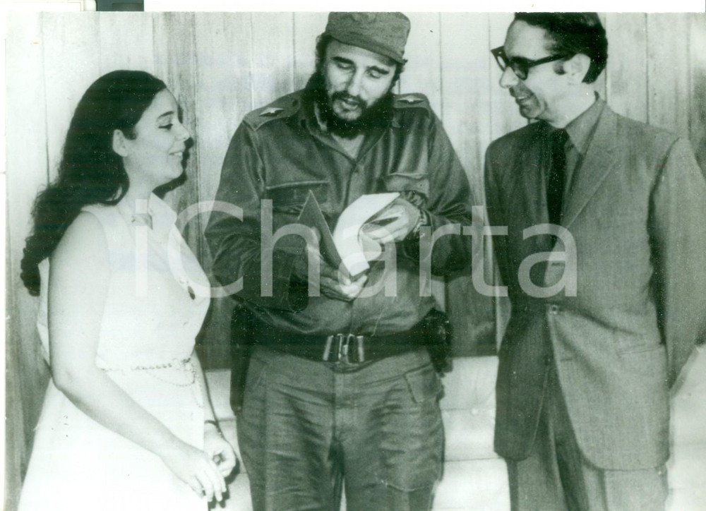 Fotografia d epoca originale 1971 L AVANA Fidel CASTRO discute con Carlos ALTAMIRANO e Beatriz ALLENDE  Foto 1