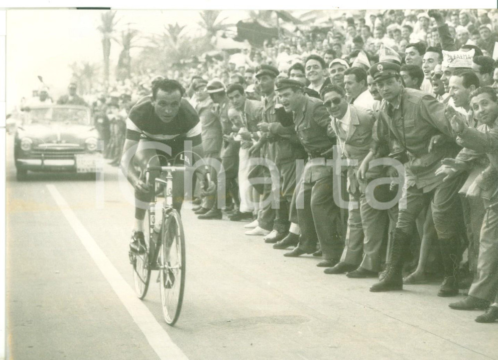 Fotografia d epoca originale 1960 ca CICLISMO GIRO D ITALIA 8 Tappa  Il passaggio di Ercole BALDINI  Foto 1