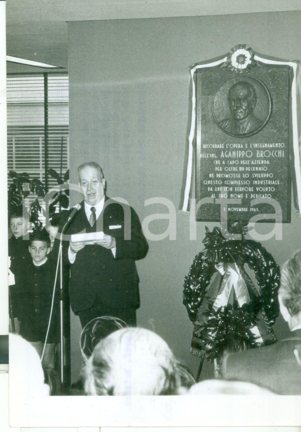 Fotografia d epoca originale 1965 MILANO Siemens Telecomunicazioni  Targa in memoria di Aganippo BROCCHI 1