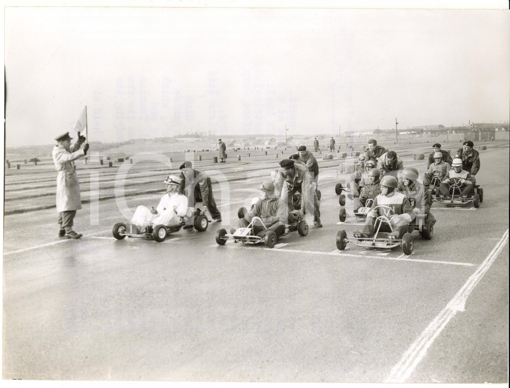 Fotografia d epoca originale 1960 DORSET Blandford Camp  Army s KART RACING  Photo 20x15 cm 1
