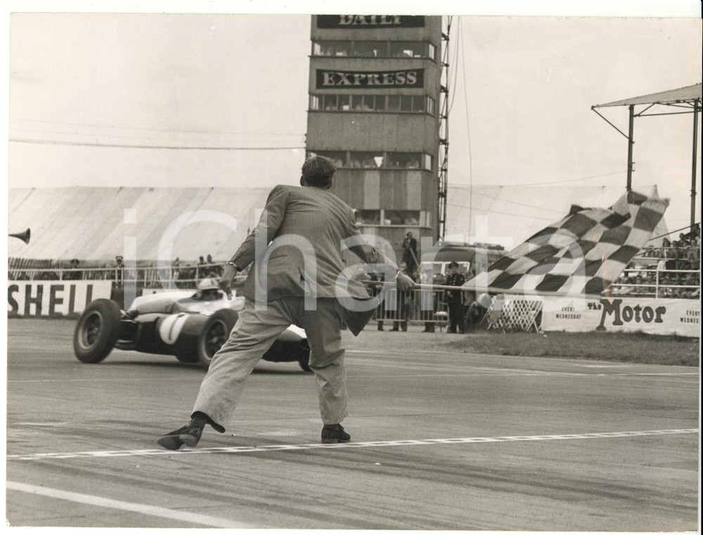 Fotografia d epoca originale 1960 SILVERSTONE CIRCUIT  The winner Jack BRABHAM in COOPER CLIMAX  Photo 1