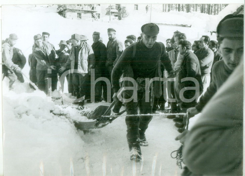 Fotografia d epoca originale 1959 CERESOLE Azienda Elettrica  Recupero salme operai colpiti dalla valanga 1