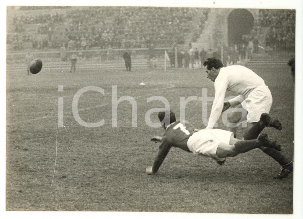 Fotografia d epoca originale 1957 Arena di MILANO  RUGBY Una fase del match ITALIAGERMANIA Photo 18x13 cm 1