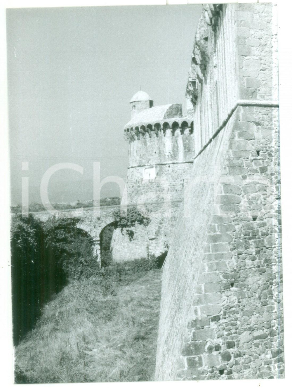 Fotografia d epoca originale 1981 SARZANA Ponte e fossato della FORTEZZA DI SARZANELLO Foto VINTAGE 13x18 1