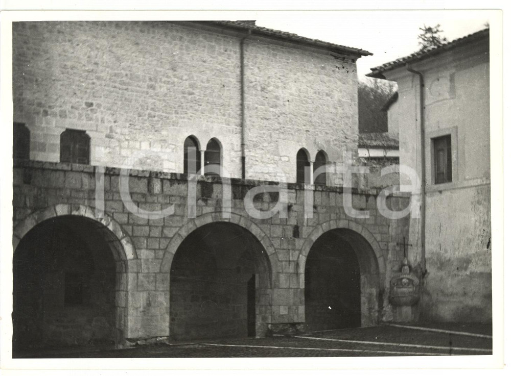 Fotografia d epoca originale 1971 COLLEPARDO Certosa di TRISULTI  Porticato Foto VINTAGE 18x13 cm 1