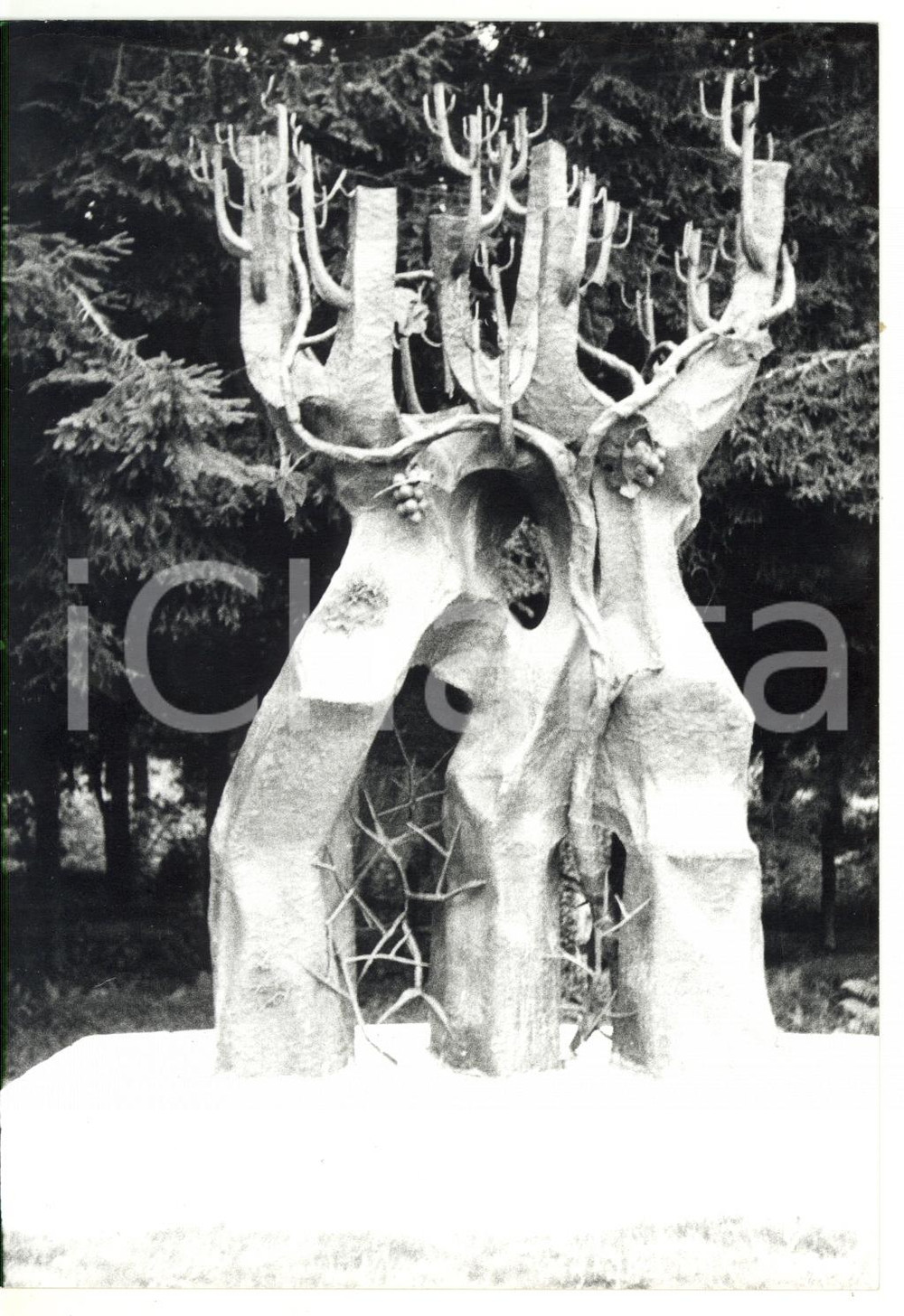 Fotografia d epoca originale 1980 VERBANIA  FONDOTOCE Parco della Memoria  Monumento ai caduti partigiani 1