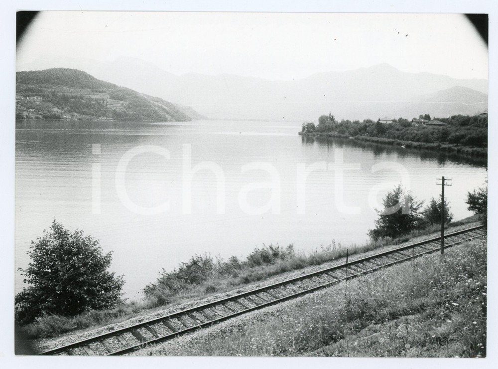 Fotografia d epoca originale 1982 LAGO DI CALDONAZZO Panorama con binari della ferrovia  Foto 17x13 cm 1