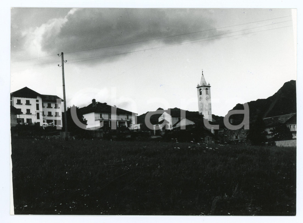 1978 NUS Frazione LIGNAN Panorama con Chiesa di Saint Barthelemy - Foto 17x13 cm Fotografia d'epoca con didascalia al verso.  FAIR/discreto Lievi smussature agli angoli Formato: 17x13 cm originale e autentica 1