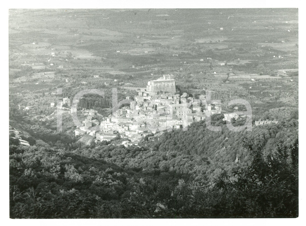 1981 SORIANO NEL CIMINO Panorama dall'alto - Foto 17x13 cm Fotografia d'epoca con didascalia al verso.  FAIR/discreto Lievi smussature agli angoli Formato:  17x13 cm originale e autentica 1