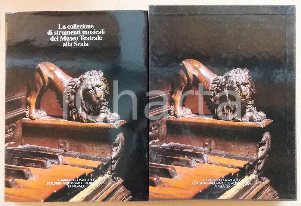 1993 MILANO La collezione di strumenti musicali del Museo Teatrale alla Scala Volume con cofanetto.EDITORE: Camera di Commercio, Industria Artigianato e Agricoltura di MilanoPAGINE: 159DIMENSIONI: 24x31 cm CONDIZIONI: G (copia in buone condizioni, ma tracce d'uso al cofanetto)    originale e autentica 1