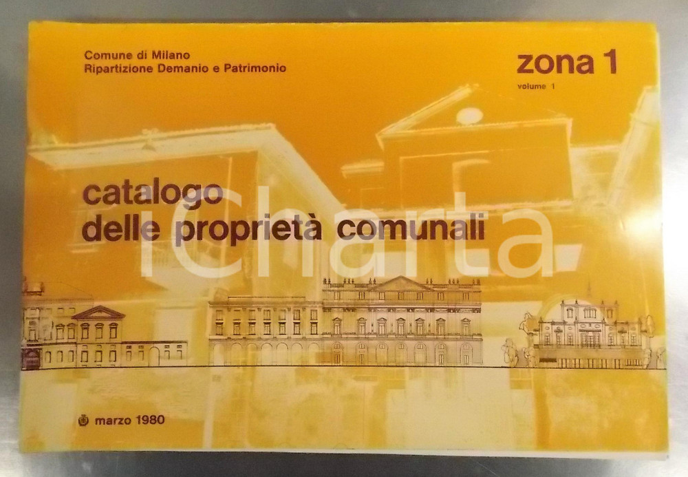 1980 MILANO Catalogo delle proprietÃ  comunali - Zona 1 centro storico / Vol. 1 Volume con numerose piantine e illustrazioni b/n, legatura in cartoncino, illustrata. Rilegatura con viti a cannocchiale. EDITORE: Electa - MilanoPAGINE: 130 ca (non numerate)DIMENSIONI: 31x21 cm  CONDIZIONI: FAIR (buone condizioni interne, ma lievi macchie e sbrecciature in copertina, in corrispondenza delle viti)    originale e autentica 1