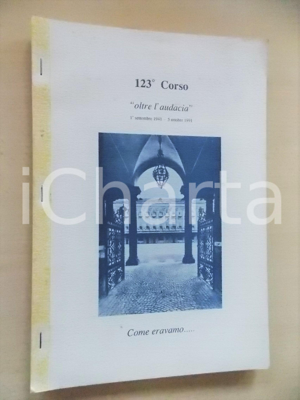 1991 TORINO Accademia Artiglieria e Genio 123Â° Corso - Come eravamo Pubblicazione vintage, contenente la riproduzione di documenti ufficiali degli archivi dell'Accademia Militare, con le schede anagrafiche degli allievi entrati nel 1941.Copertina in cartoncino, illustrata.PAGINE: 100FORMATO: 22x32 cm  CONDIZIONI: FAIR (buone condizioni interne, ma lievi tracce d'uso e piegature)    originale e autentica 1