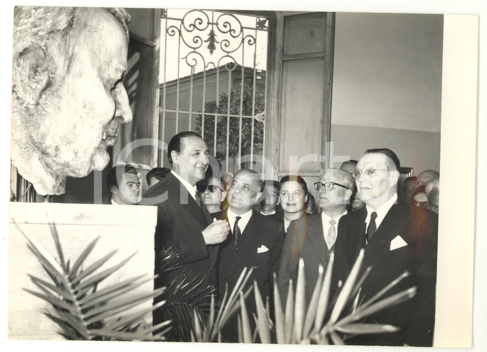 1955 ca SAN MAURO PASCOLI Giovanni GRONCHI davanti al busto del poeta - FOTO