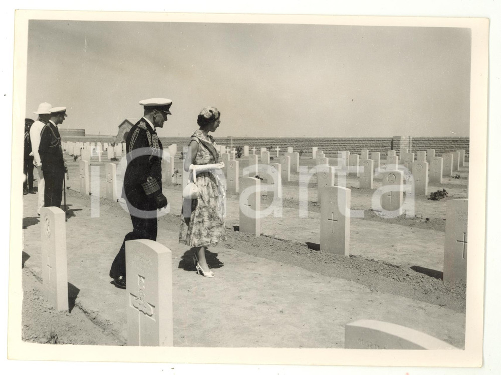 1954 TOBRUK War Cemetery WW2 - ELIZABETH II paying homage to the fallen soldiers