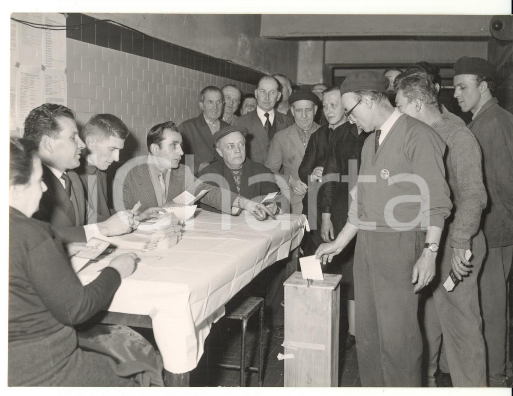 1960 TORINO Elezioni FIAT - I dipendenti alle urne *Foto 18x13 cm