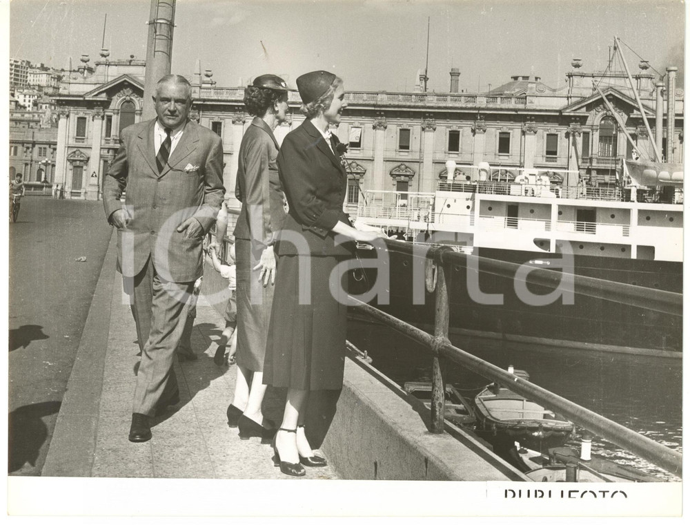 1953 PORTO DI GENOVA Clare BOOTHE LUCE ambasciatrice USA in visita *Fotografia Fotografia d'epoca. CONDIZIONI: G (ma lievi macchie in superficie)FORMATO: 24x18 cm  originale e autentica 1