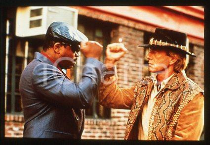 Paul HOGAN Charles S. DUTTON - Crocodile Dundee II 1988 * 35 mm vintage slide 1
