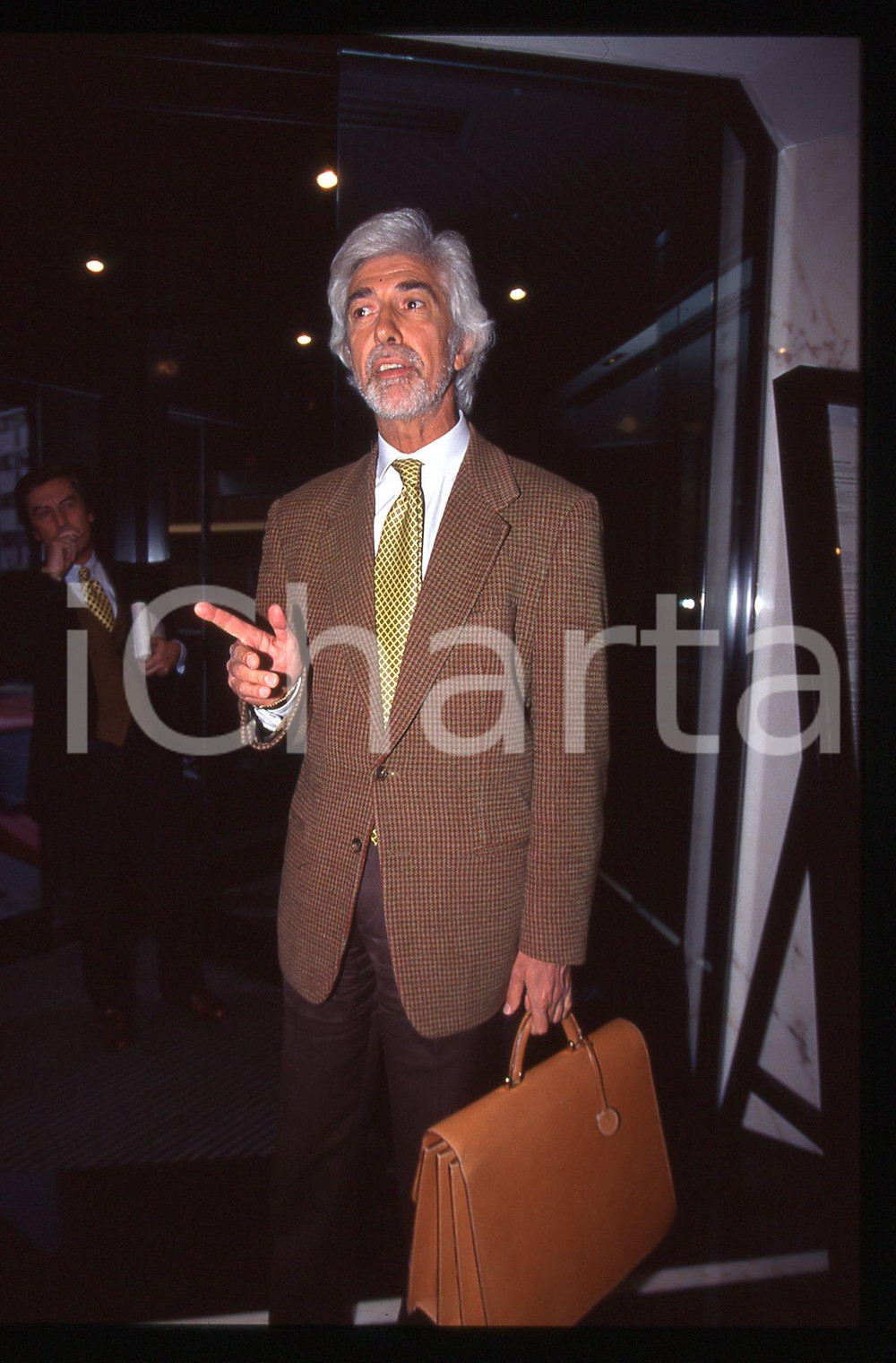 35mm vintage slide* 1995 CALCIO Parma Hellas Verona GIAMBATTISTA PASTORELLO (3)   Diapositiva d'epoca, in formato 35 mm. CONDIZIONI: GOODTutti i diritti riservati.E' severamente vietata la riproduzione. ICharta mette in vendita, sul negozio eBay e in esclusiva sul sito "icharta" il proprio archivio composto da numerose diapositive e negativi fotografici d'epoca, tutti originali e autentici, che attraversano la storia del costume italiano tra gli la fine degli anni Sessanta e Novanta.Si tratta di uno sguardo inedito sull'attualità, la politica, la vita quotidiana, il gossip e la cultura, che fotografa il cambiamento della nazione in quest'ultimo scorcio del XX secolo. Un'occasione unica per il mercato del collezionismo, che vede finalmente disponibile un archivio eccezionale per vastità, tematiche e condizioni, in un settore (il negativo fotografico e la diapositiva) di assoluta novità e dalle interessanti prospettive di investimento.  originale e autentica 1