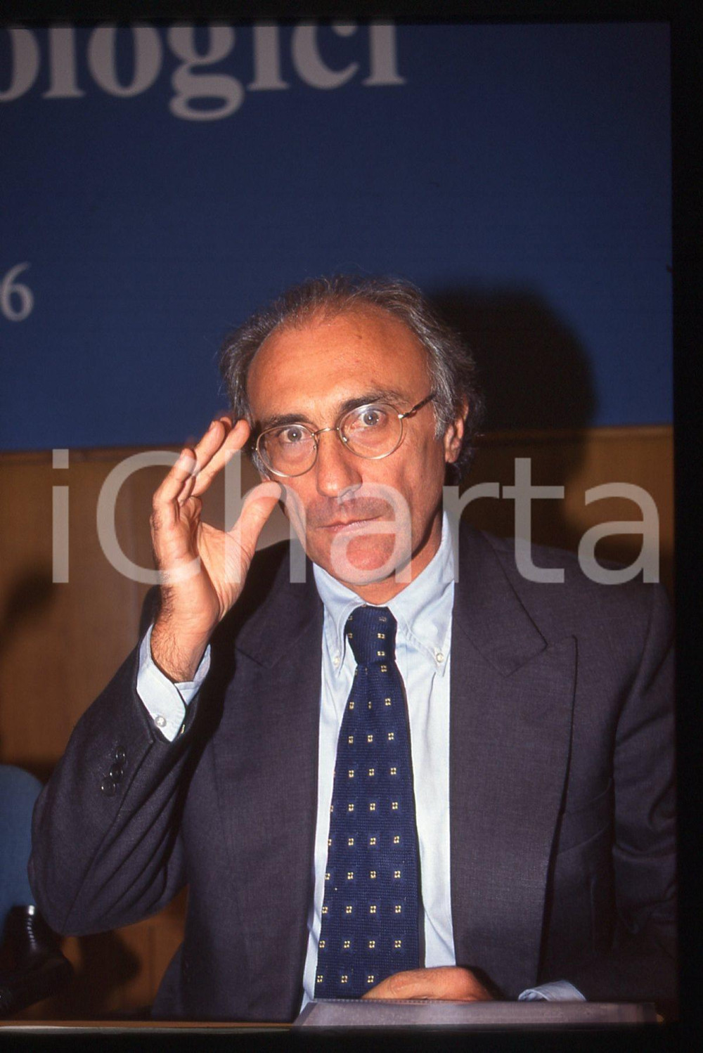 35mm vintage slide* 1996 MILANO Giovanni VALENTINI durante un convegno (9)
