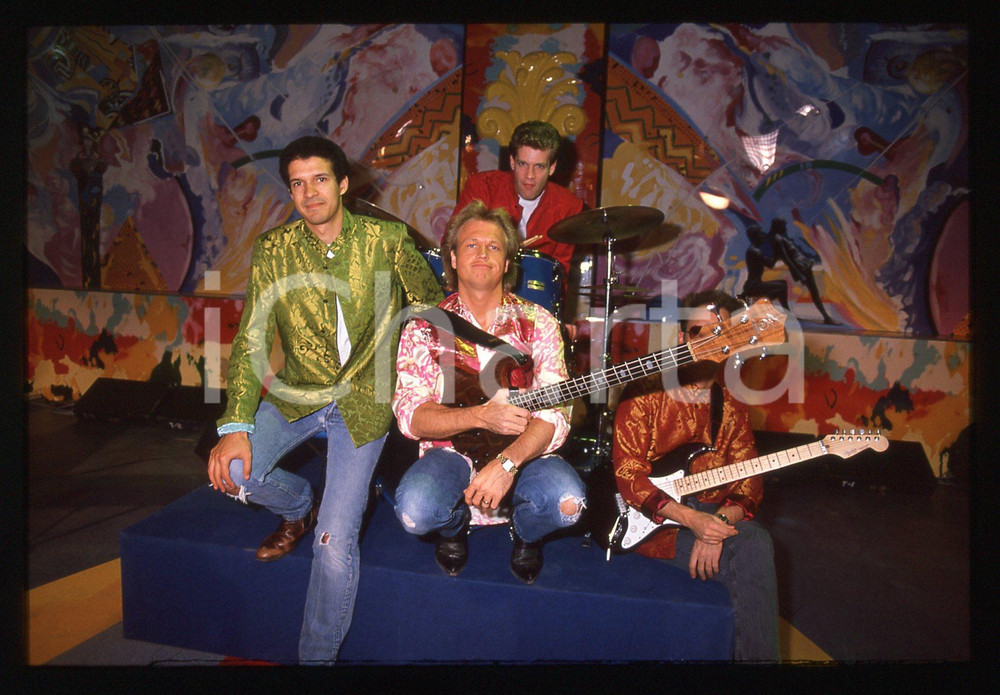 35mm vintage slide* 1988 RAI UNO - DISCORING LEVEL 42 Ritratto della band (2)