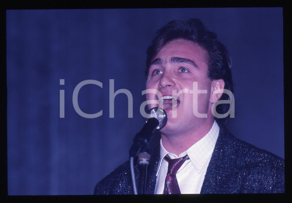 35mm vintage slide* 1990 ca ITALIA MUSICA Antonio DECIMO Il cantante sul palco 2