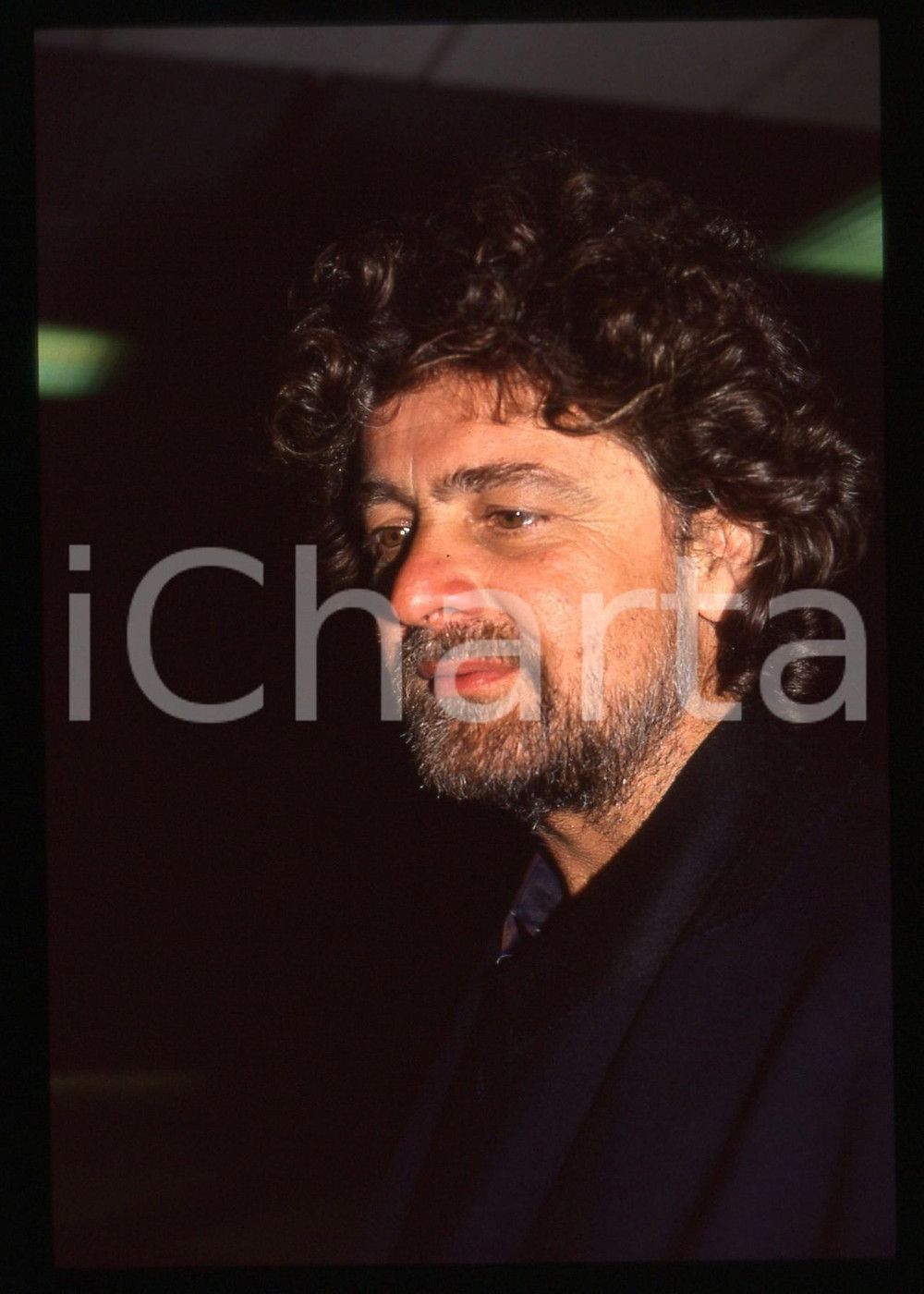 35mm vintage slide* 1990 ca COSTUME Beppe GRILLO ritratto del comico (1)  Diapositiva d'epoca, in formato 35 mm. CONDIZIONI: GOODTutti i diritti riservati.E' severamente vietata la riproduzione. ICharta mette in vendita, sul negozio eBay e in esclusiva sul sito "icharta" il proprio archivio composto da numerose diapositive e negativi fotografici d'epoca, tutti originali e autentici, che attraversano la storia del costume italiano tra gli la fine degli anni Sessanta e Novanta.Si tratta di uno sguardo inedito sull'attualit&agrave;, la politica, la vita quotidiana, il gossip e la cultura, che fotografa il cambiamento della nazione in quest'ultimo scorcio del XX secolo. Un'occasione unica per il mercato del collezionismo, che vede finalmente disponibile un archivio eccezionale per vastit&agrave;, tematiche e condizioni, in un settore (il negativo fotografico e la diapositiva) di assoluta novit&agrave; e dalle interessanti prospettive di investimento.     originale e autentica 1