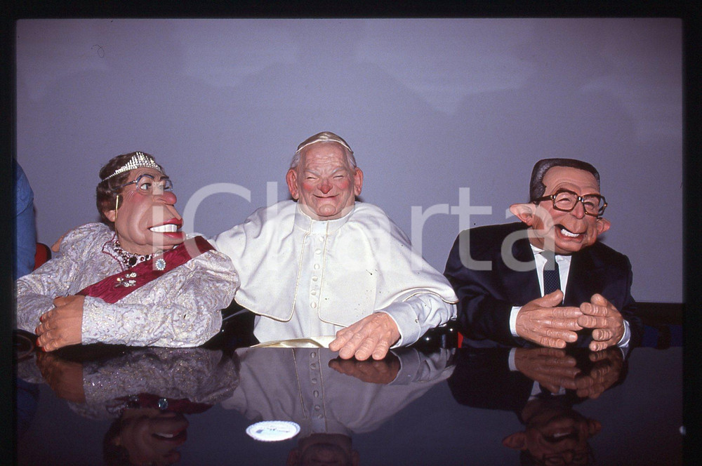 35mm vintage slide* 1990 ca "Teste di Gomma" TMC Giulio ANDREOTTI Papa WOJTYLA