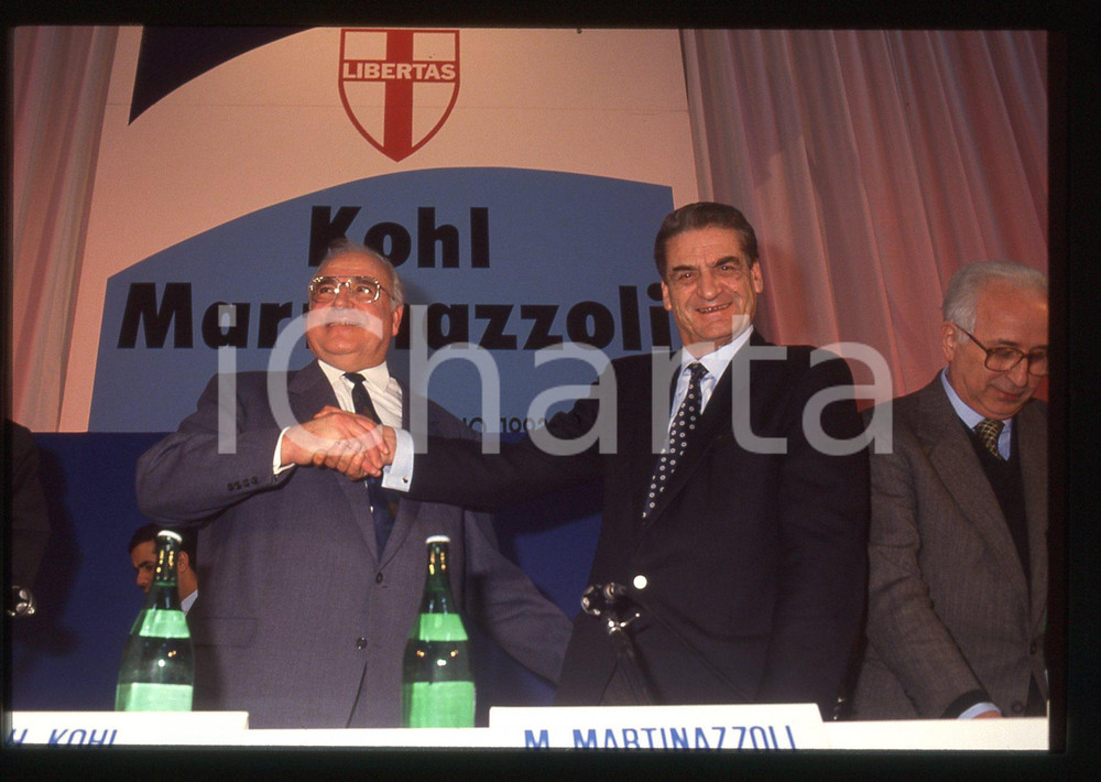 35mm vintage slide* 1993 MILANO Helmut KOHL Mino MARTINAZZOLI a un evento DC (2)