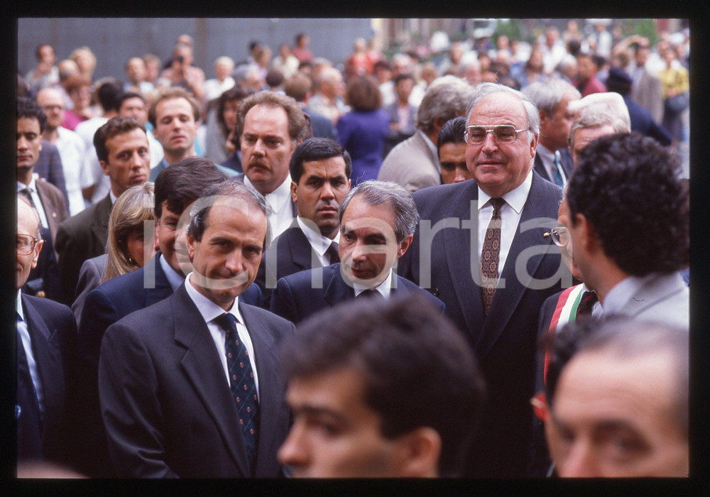 35mm vintage slide* 1992 FIRENZE Giuliano AMATO Helmut KOHL tra la folla (1)
