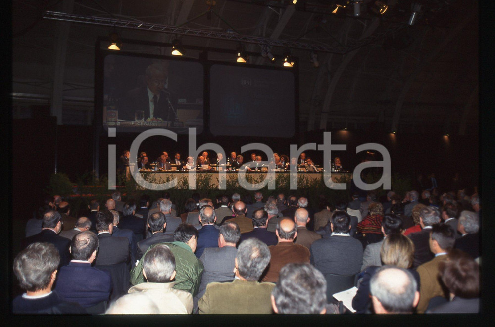 35mm vintage slide* 1997 MILANO Francesco CESARINI parla agli azionisti BPM (1)