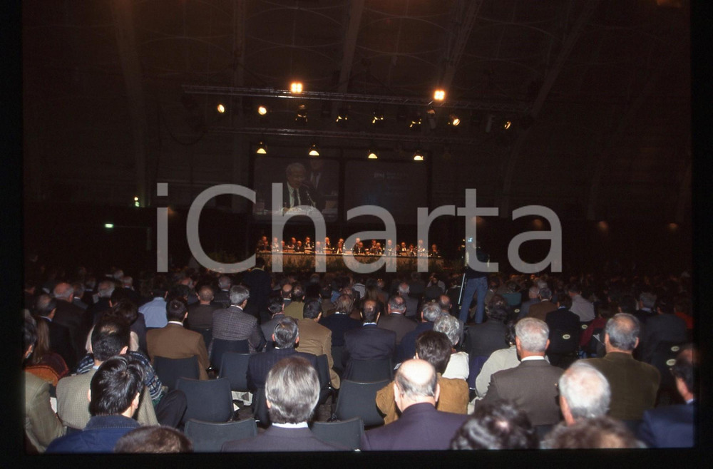 35mm vintage slide* 1997 MILANO Francesco CESARINI parla agli azionisti BPM (2)