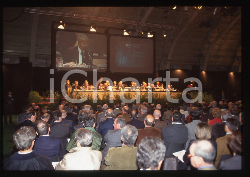 35mm vintage slide* 1997 MILANO Francesco CESARINI parla agli azionisti BPM (3)
