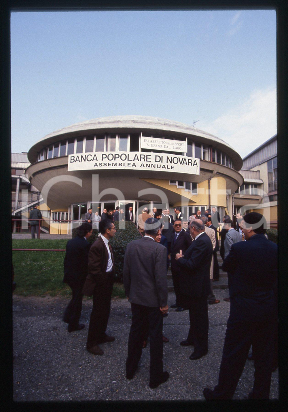35mm vintage slide* 1993 NOVARA - BPN Arrivo degli azionisti all'assemblea (12)