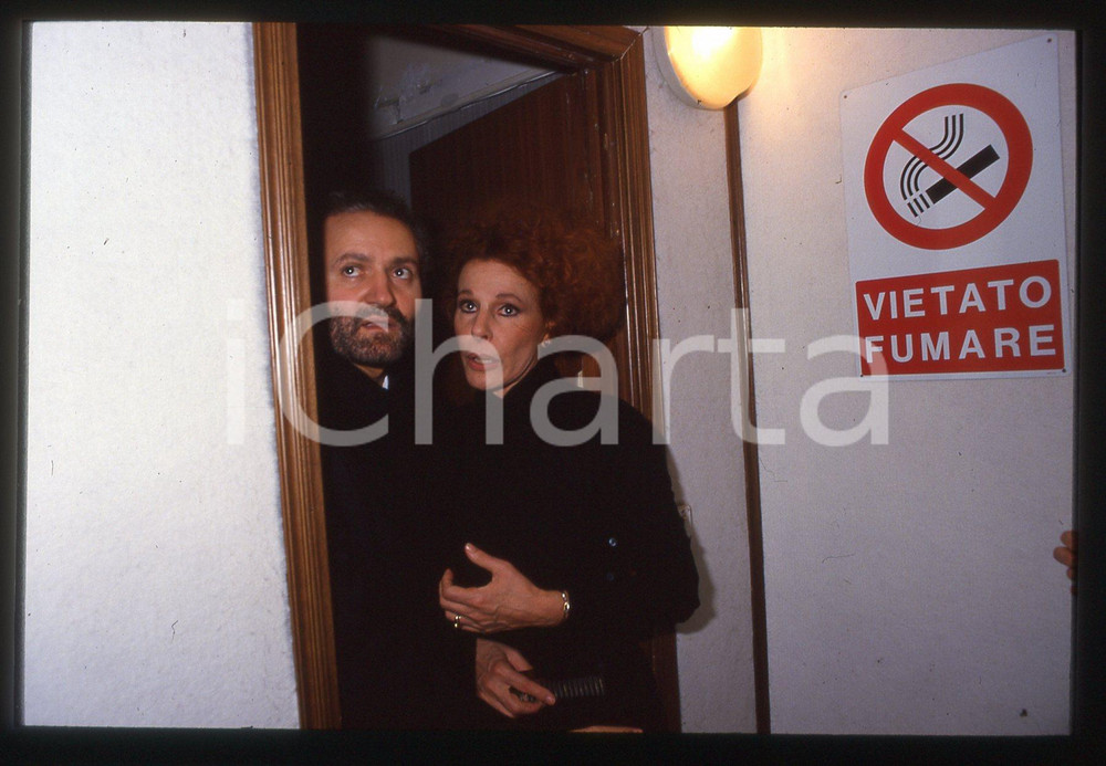 Fotografia d epoca originale 35mm vintage slide 1990 ca ITALIA  COSTUME Gianni VERSACE Ornella VANONI 2 1