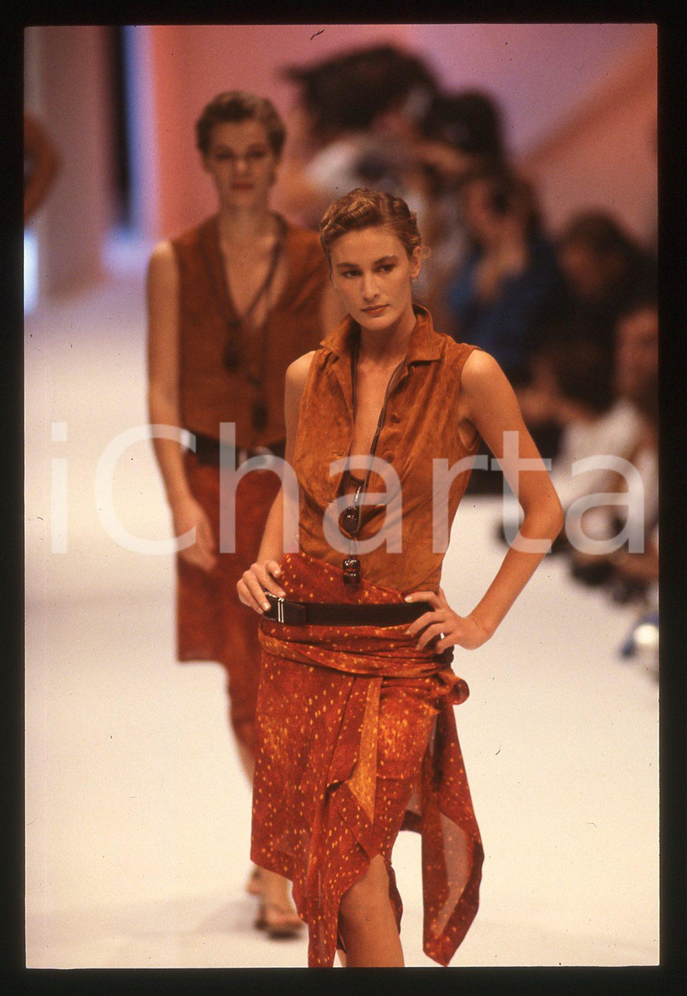 35mm vintage slide* 1990 ca MILANO? Alberta FERRETTI Sfilata 14