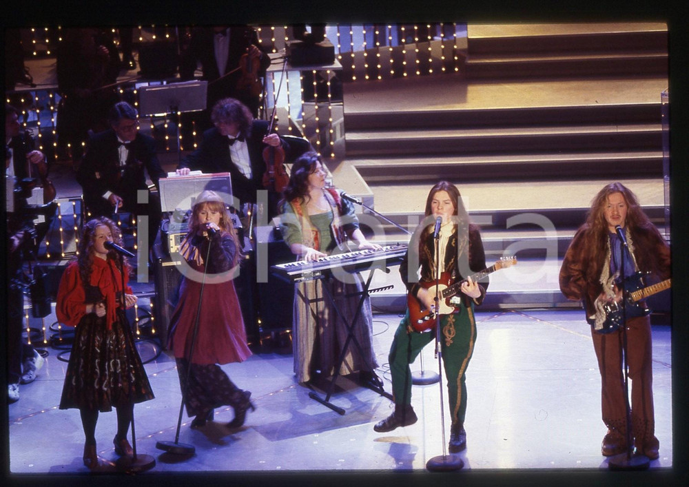 35mm vintage slide* 1996 FESTIVAL DI SANREMO - THE KELLY FAMILY Esibizione (17)