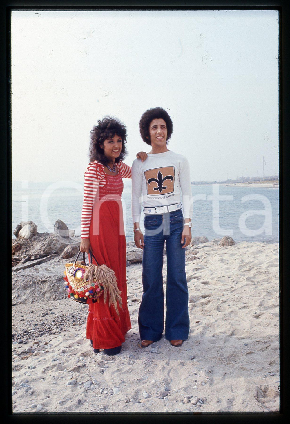 35mm vintage slide* 1970 ca CATANIA (?) Gianni Marcella BELLA in spiaggia (3)