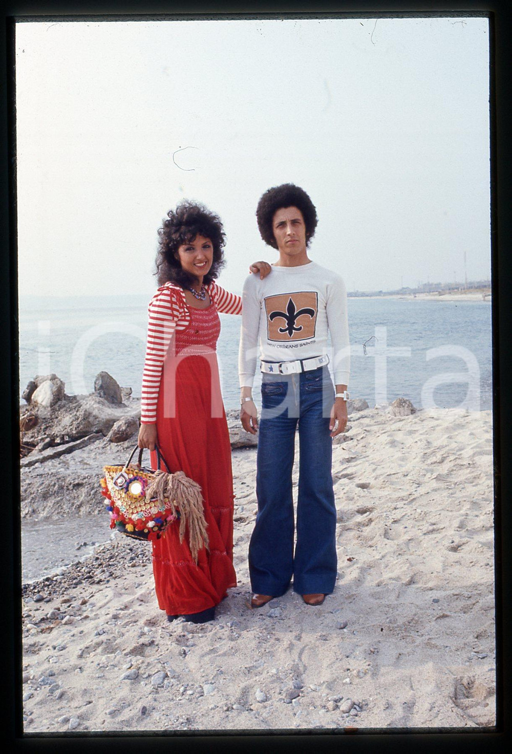35mm vintage slide* 1970 ca CATANIA (?) Gianni Marcella BELLA in spiaggia (6)
