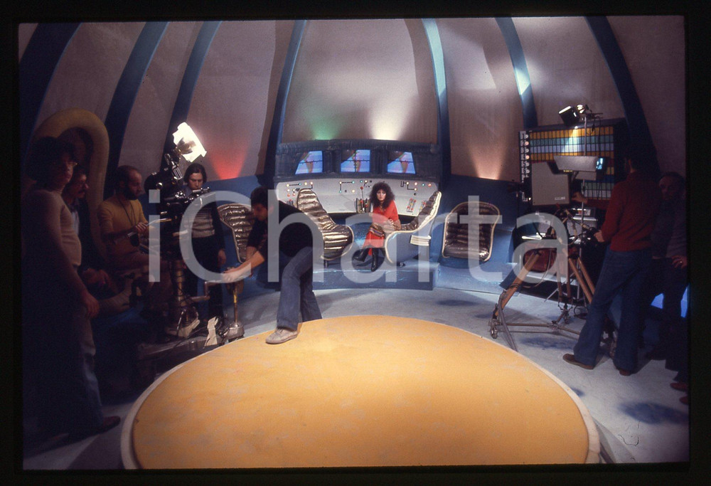 35mm vintage slide* 1975 ca TELEVISIONE Marcella BELLA in finta astronave (3)