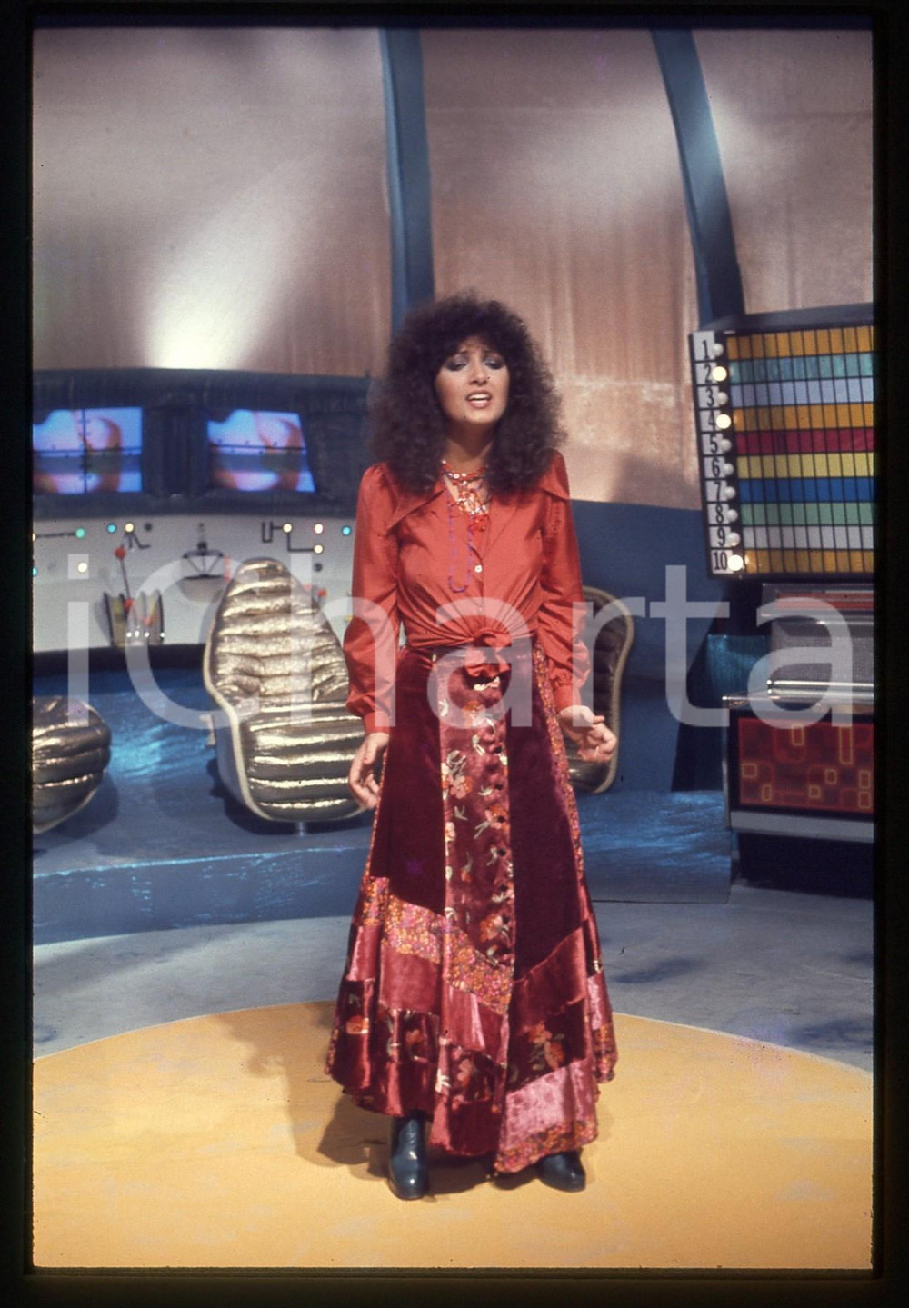 35mm vintage slide* 1975 ca TELEVISIONE Marcella BELLA in finta astronave (5)