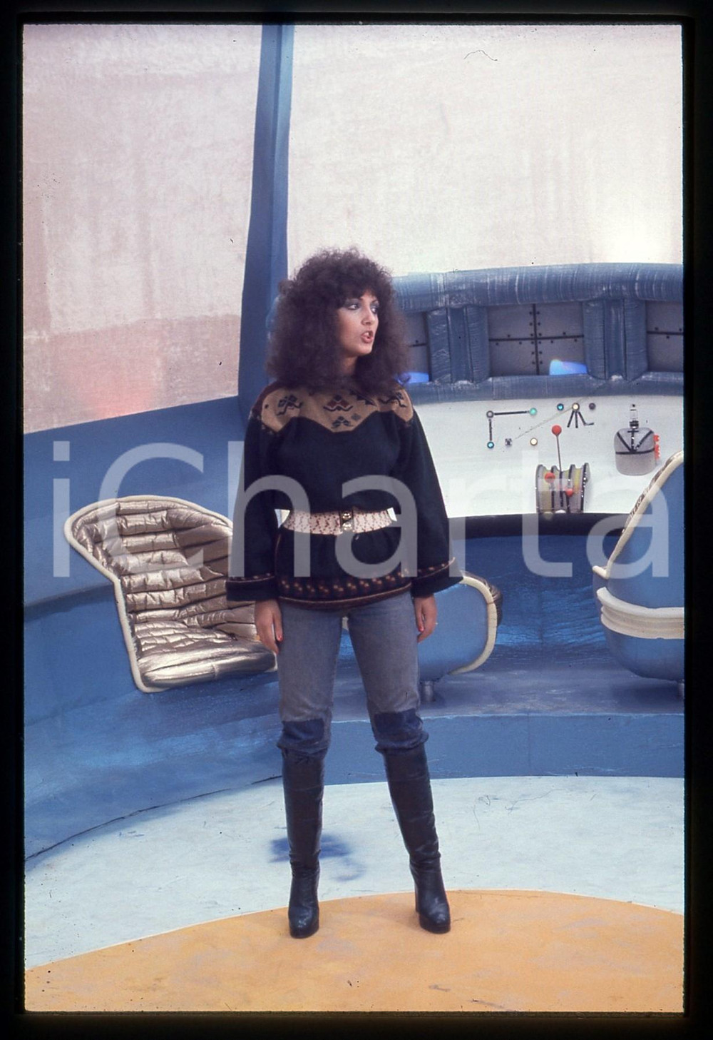 35mm vintage slide* 1975 ca TELEVISIONE Marcella BELLA in finta astronave (7)