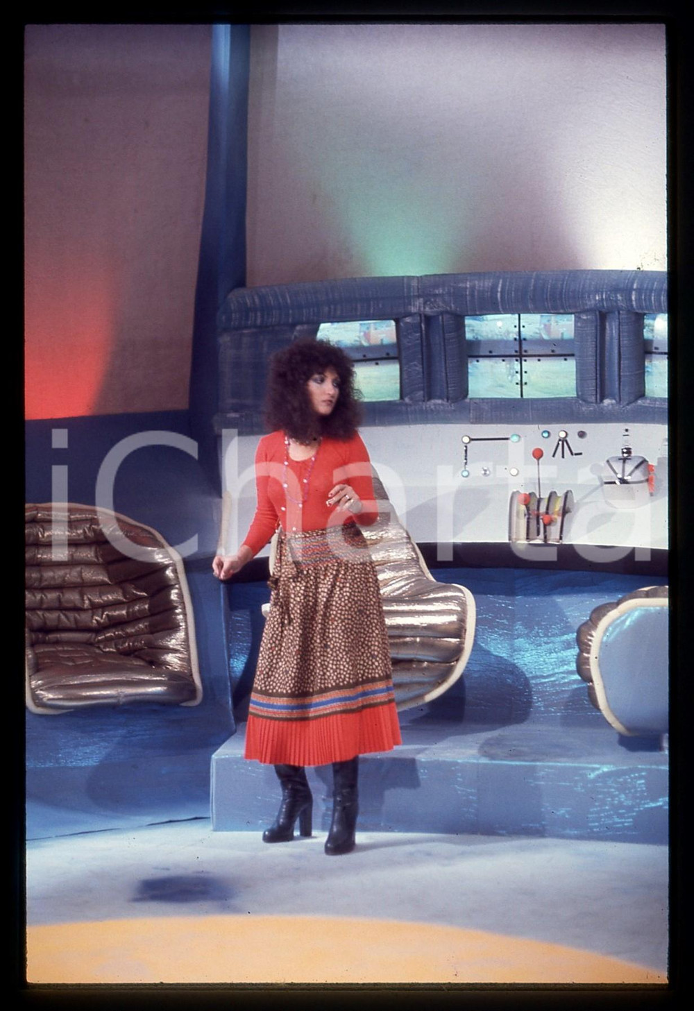 35mm vintage slide* 1975 ca TELEVISIONE Marcella BELLA in finta astronave (8)